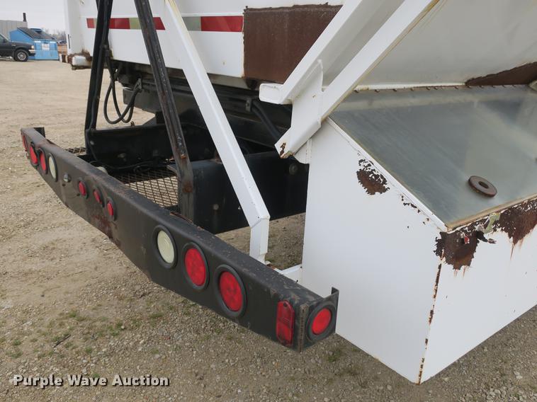 image for item DB8923 2005 International 4300 recycling truck