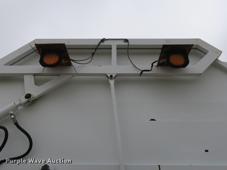 image for item DB8923 2005 International 4300 recycling truck