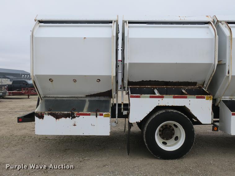 image for item DB8923 2005 International 4300 recycling truck