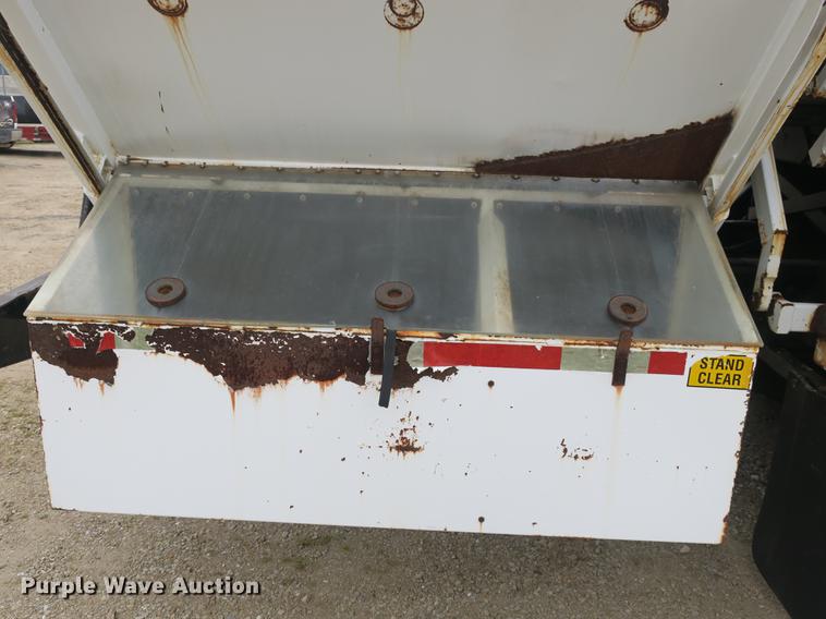 image for item DB8923 2005 International 4300 recycling truck