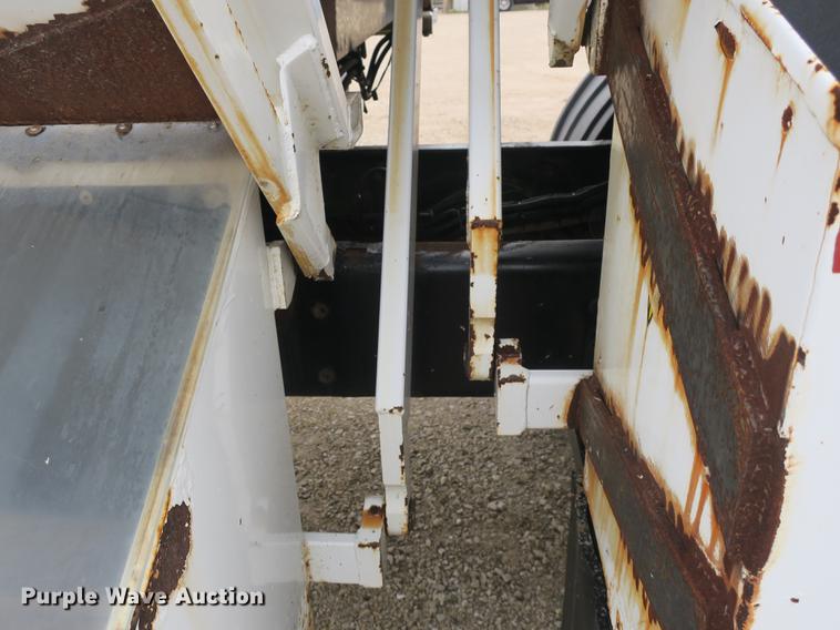 image for item DB8923 2005 International 4300 recycling truck