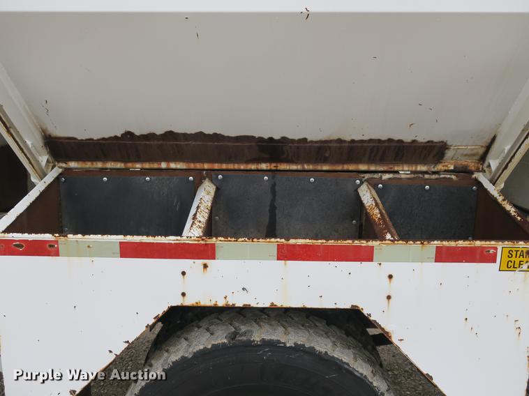 image for item DB8923 2005 International 4300 recycling truck