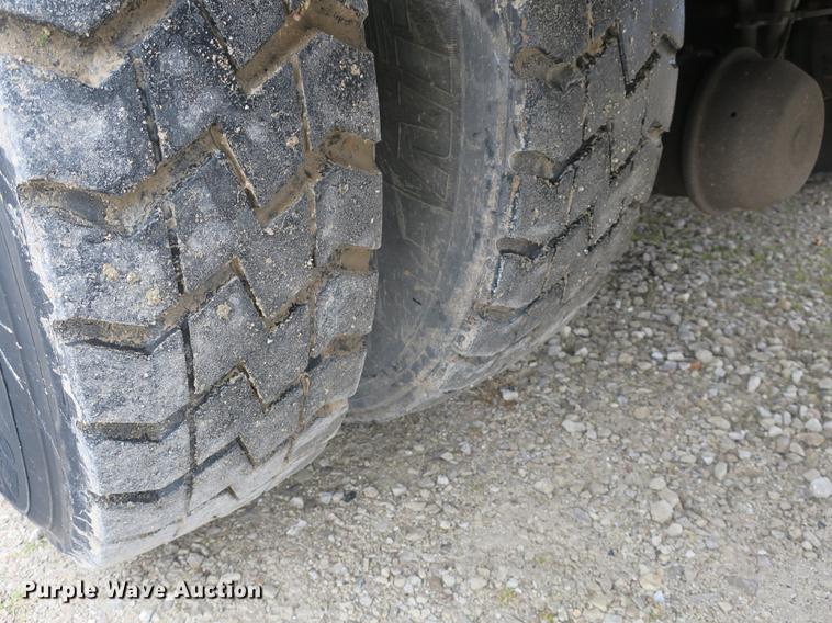 image for item DB8923 2005 International 4300 recycling truck