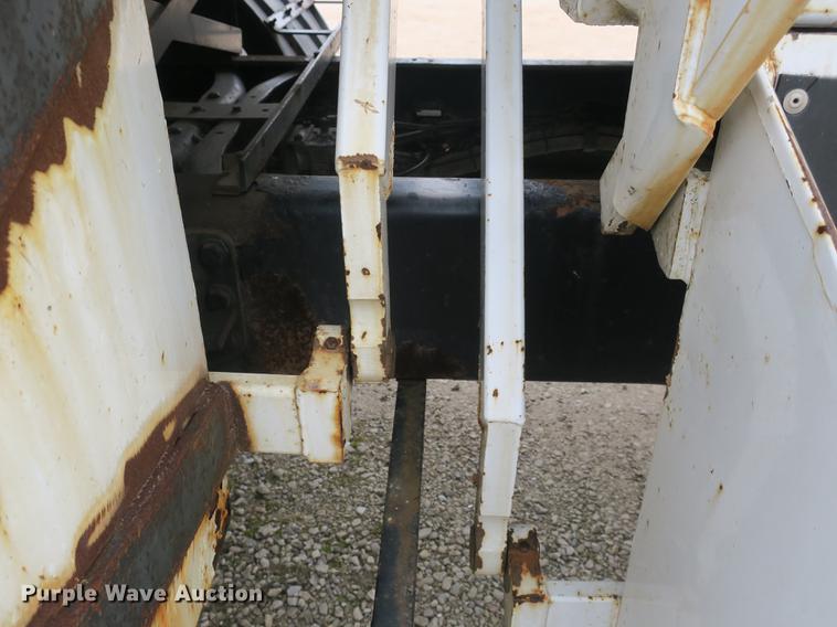 image for item DB8923 2005 International 4300 recycling truck