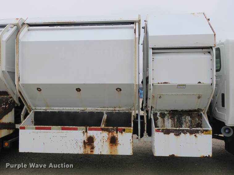 image for item DB8923 2005 International 4300 recycling truck