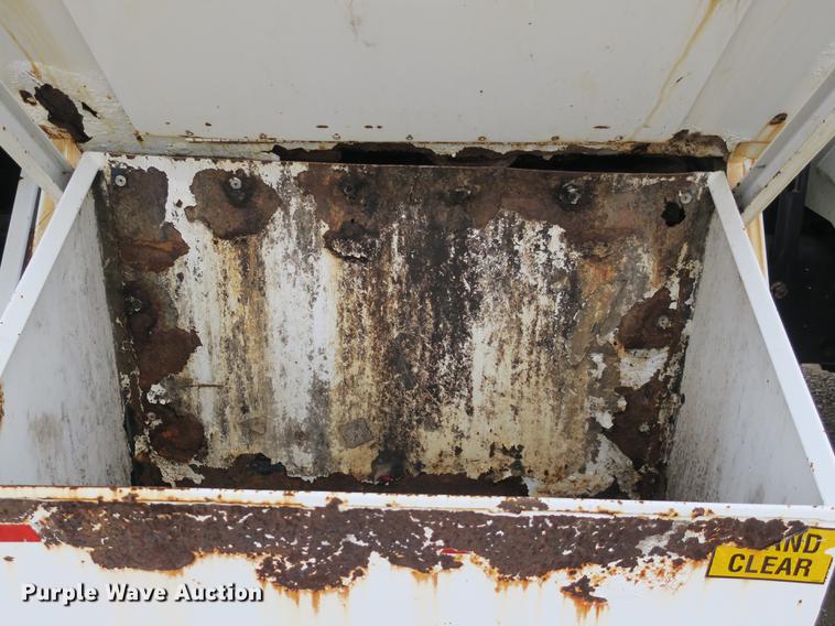 image for item DB8923 2005 International 4300 recycling truck