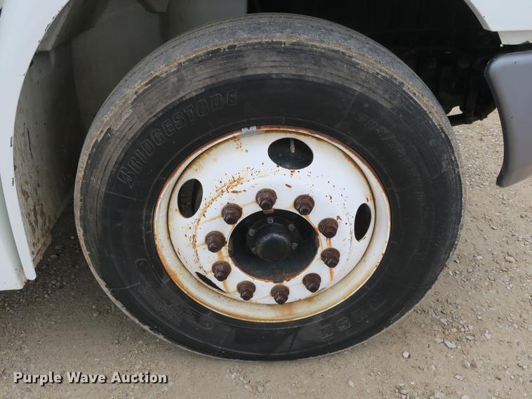 image for item DB8923 2005 International 4300 recycling truck