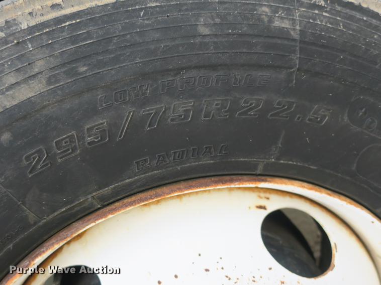 image for item DB8923 2005 International 4300 recycling truck