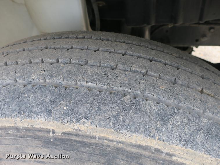 image for item DB8923 2005 International 4300 recycling truck