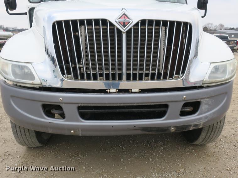 image for item DB8923 2005 International 4300 recycling truck