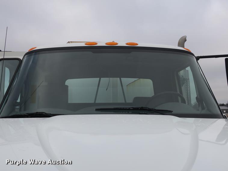 image for item DB8923 2005 International 4300 recycling truck