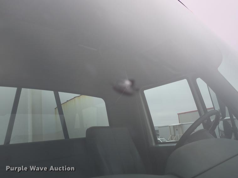 image for item DB8923 2005 International 4300 recycling truck