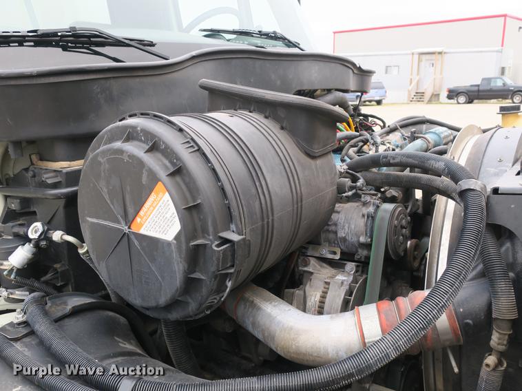 image for item DB8923 2005 International 4300 recycling truck