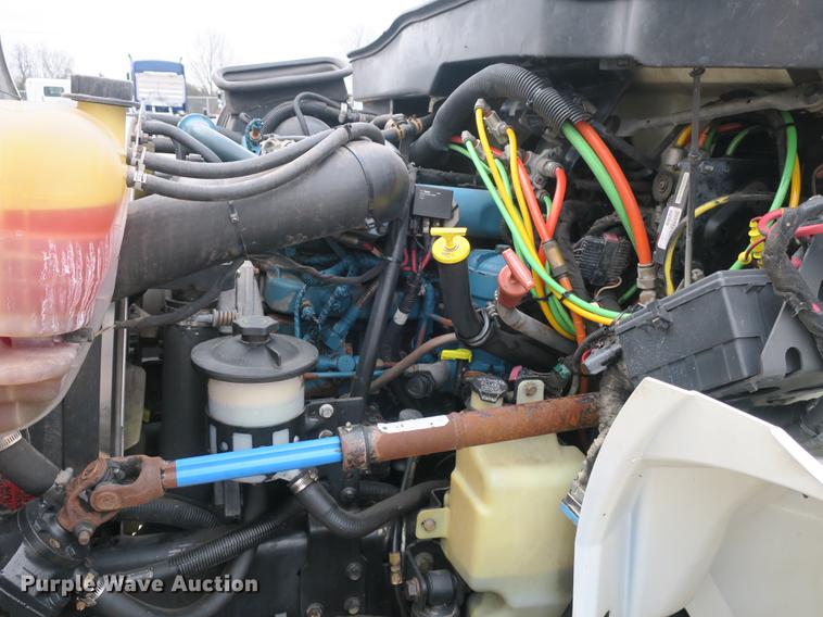 image for item DB8923 2005 International 4300 recycling truck