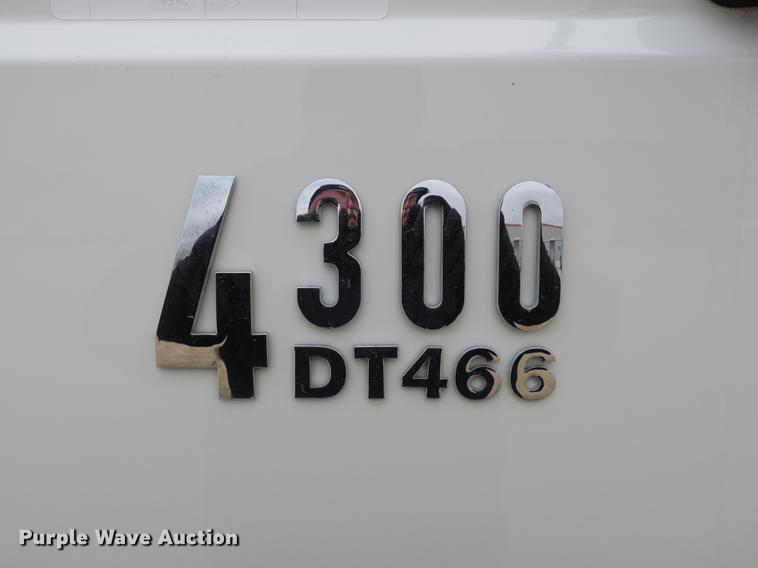 image for item DB8923 2005 International 4300 recycling truck