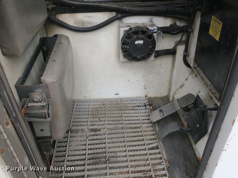 image for item DB8923 2005 International 4300 recycling truck