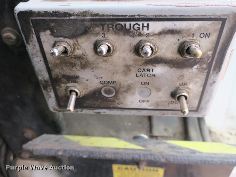 image for item DB8923 2005 International 4300 recycling truck