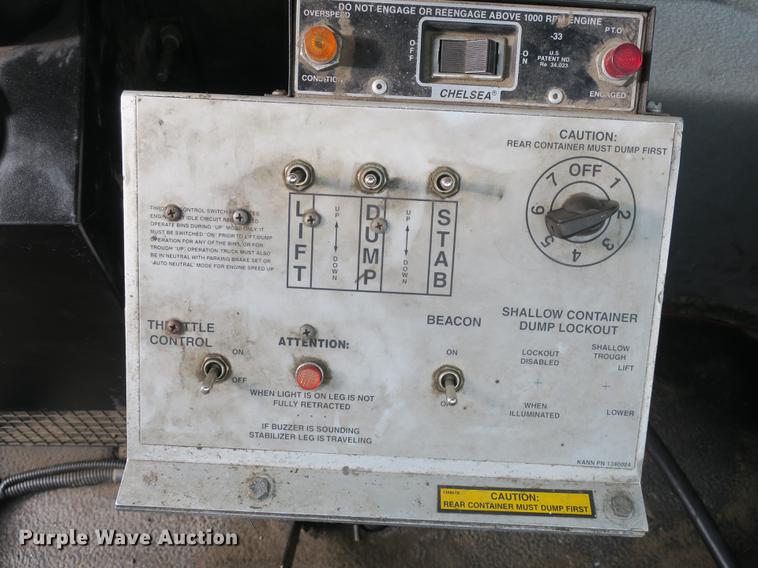 image for item DB8923 2005 International 4300 recycling truck