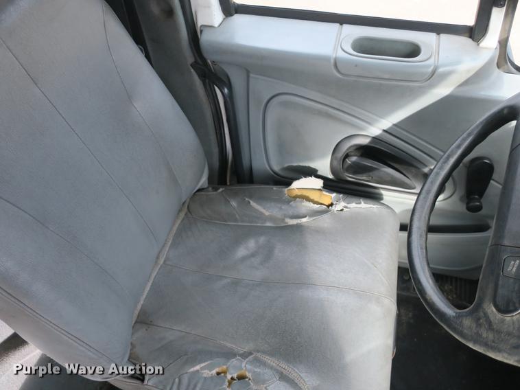 image for item DB8923 2005 International 4300 recycling truck