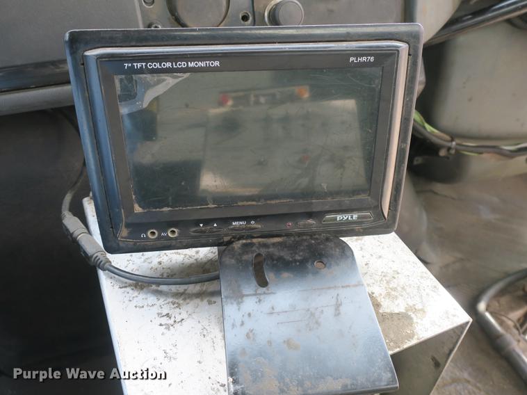 image for item DB8923 2005 International 4300 recycling truck