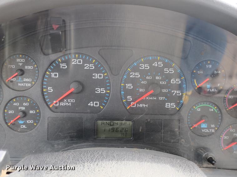 image for item DB8923 2005 International 4300 recycling truck