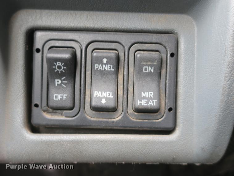 image for item DB8923 2005 International 4300 recycling truck