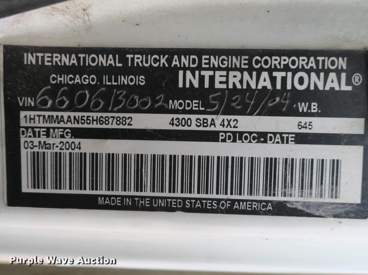 image for item DB8923 2005 International 4300 recycling truck