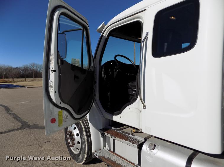 image for item DB9008 2010 Freightliner Business Class M2 box truck