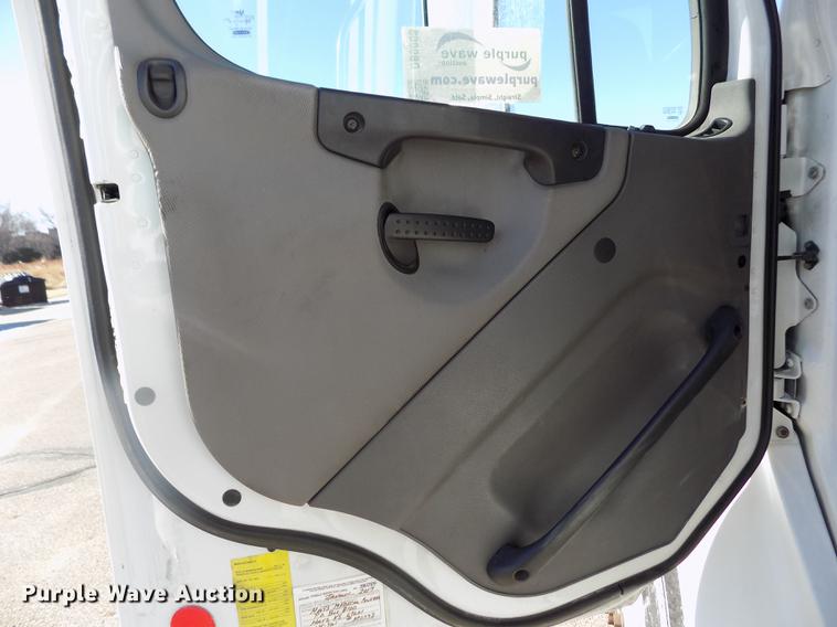 image for item DB9008 2010 Freightliner Business Class M2 box truck