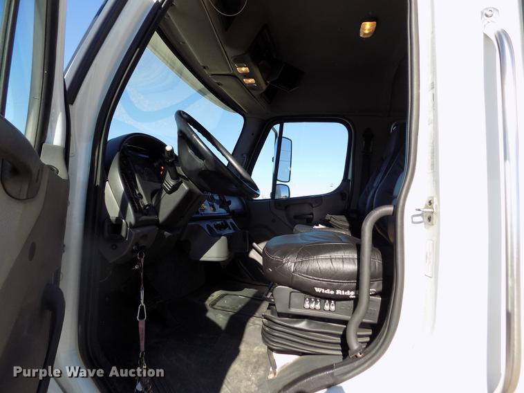 image for item DB9008 2010 Freightliner Business Class M2 box truck