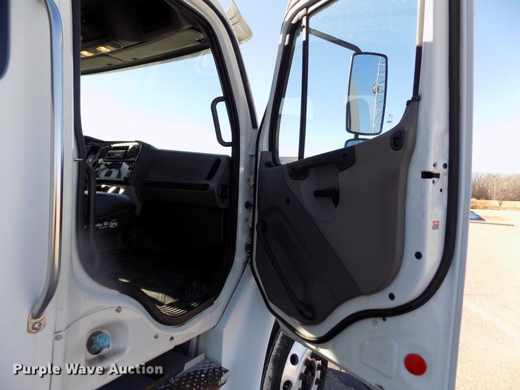 image for item DB9008 2010 Freightliner Business Class M2 box truck