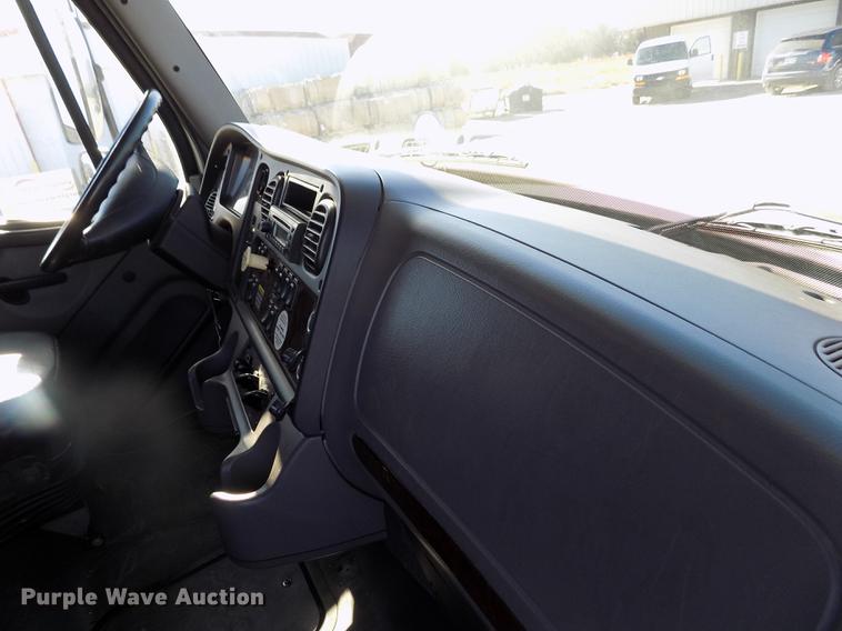 image for item DB9008 2010 Freightliner Business Class M2 box truck