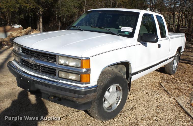 image for item DD2378 1999 Chevrolet 1500 Ext. Cab pickup truck