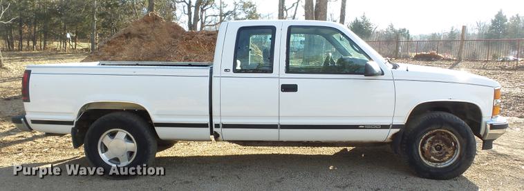 image for item DD2378 1999 Chevrolet 1500 Ext. Cab pickup truck
