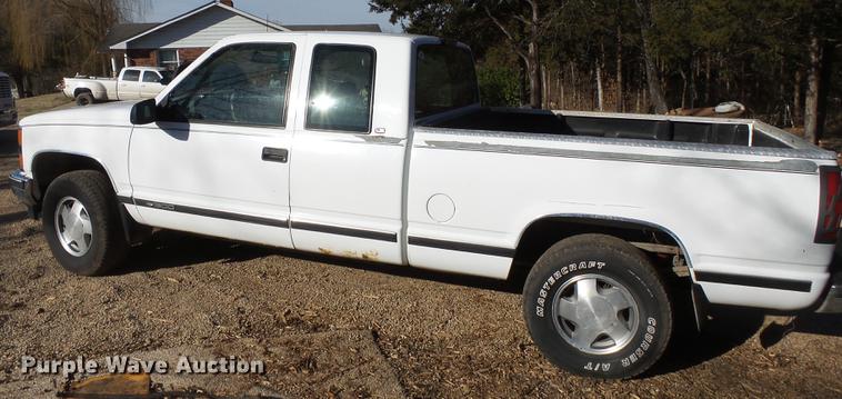 image for item DD2378 1999 Chevrolet 1500 Ext. Cab pickup truck