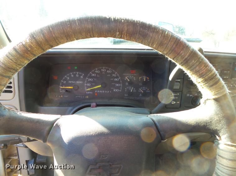 image for item DD2378 1999 Chevrolet 1500 Ext. Cab pickup truck