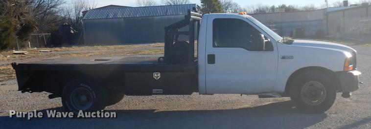 image for item DD3563 2001 Ford F350 Super Duty flatbed pickup truck