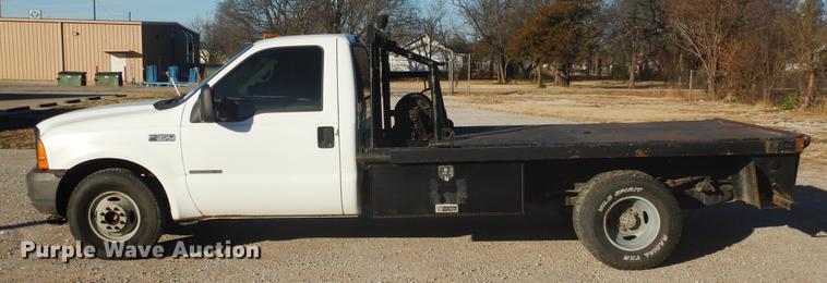 image for item DD3563 2001 Ford F350 Super Duty flatbed pickup truck