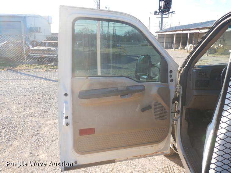 image for item DD3563 2001 Ford F350 Super Duty flatbed pickup truck