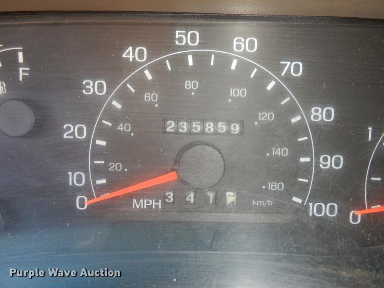 image for item DD3563 2001 Ford F350 Super Duty flatbed pickup truck