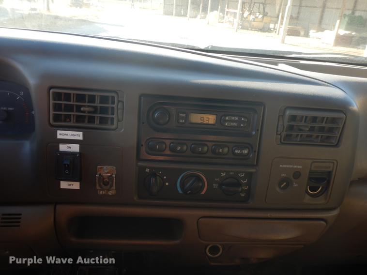 image for item DD3563 2001 Ford F350 Super Duty flatbed pickup truck