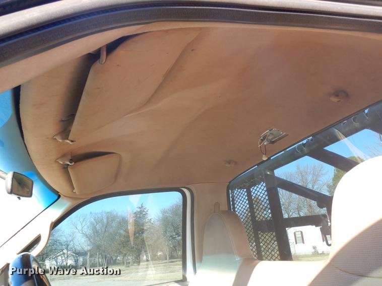 image for item DD3563 2001 Ford F350 Super Duty flatbed pickup truck