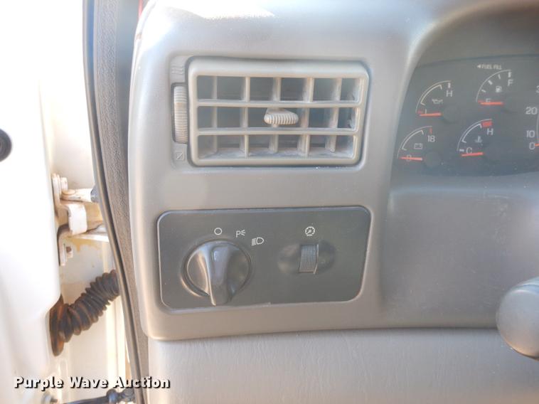 image for item DD3563 2001 Ford F350 Super Duty flatbed pickup truck