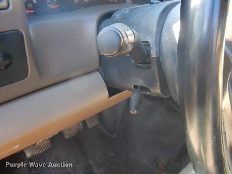 image for item DD3563 2001 Ford F350 Super Duty flatbed pickup truck