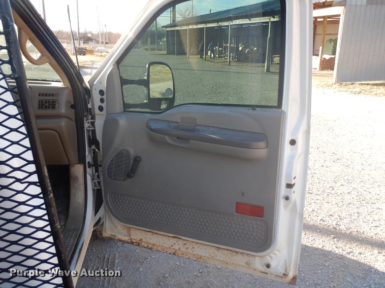 image for item DD3563 2001 Ford F350 Super Duty flatbed pickup truck