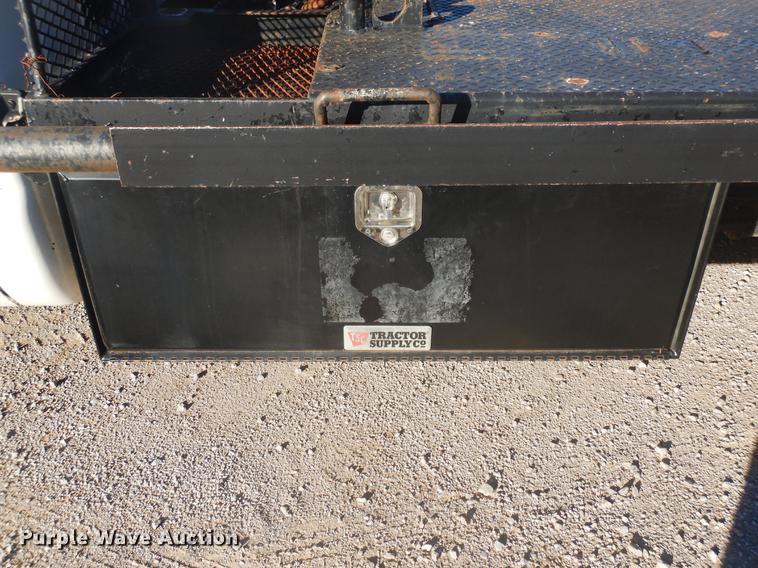 image for item DD3563 2001 Ford F350 Super Duty flatbed pickup truck