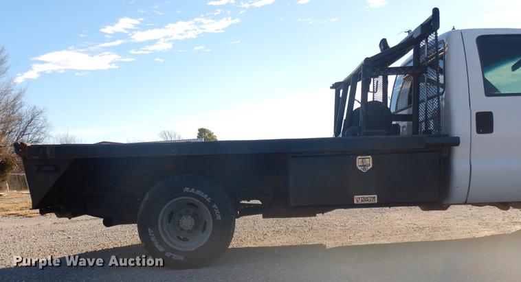 image for item DD3563 2001 Ford F350 Super Duty flatbed pickup truck