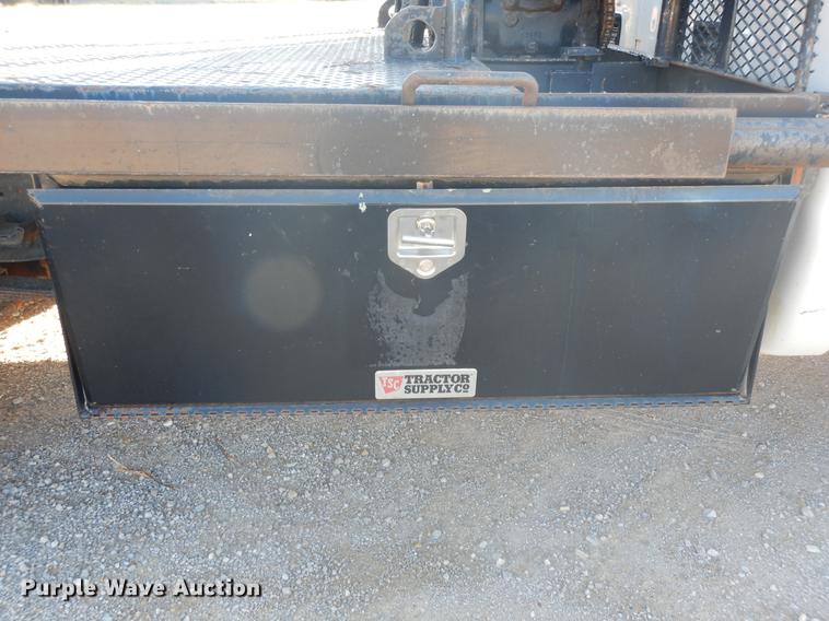 image for item DD3563 2001 Ford F350 Super Duty flatbed pickup truck