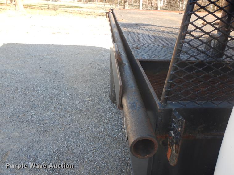 image for item DD3563 2001 Ford F350 Super Duty flatbed pickup truck