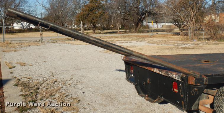 image for item DD3563 2001 Ford F350 Super Duty flatbed pickup truck